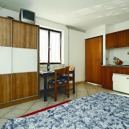Apartment Lovely In With Wifi Umag
